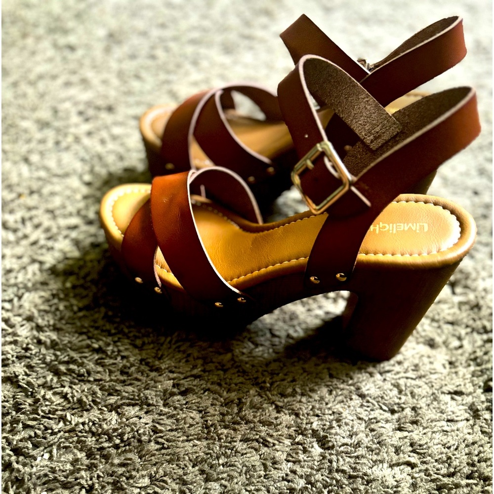 Brand new never worn outside. Only tried on. Very cute summer heels